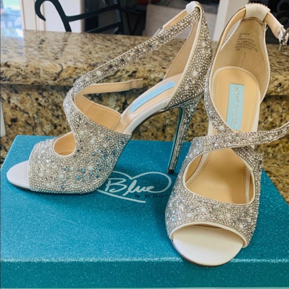 NWT Beautiful women rhinestone heels AVAILABLE IN MULTI...